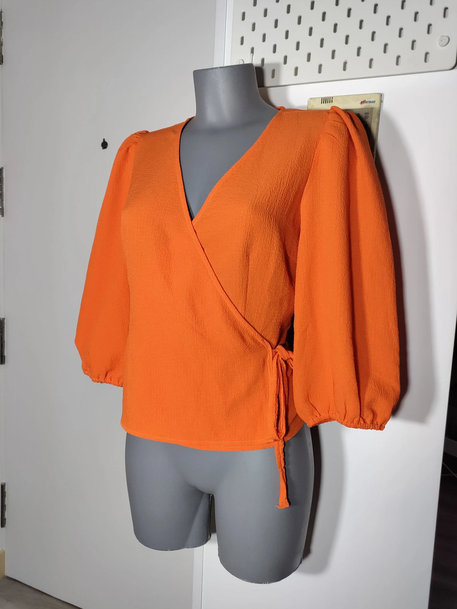 Blusa cruzada naranja Vero Moda manga abullonada – Talla S – photo 2